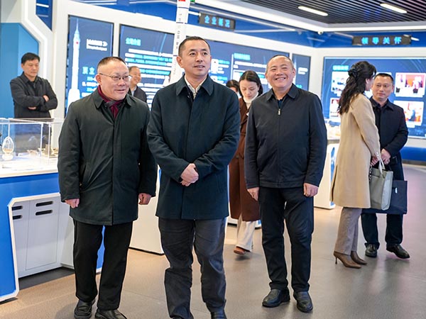 省直機關(guān)工委副書記湯立斌一行蒞臨頂立科技調(diào)研 (1).JPG 省直機關(guān)工委副書記湯立斌一行蒞臨頂立科技調(diào)研 (1).JPG